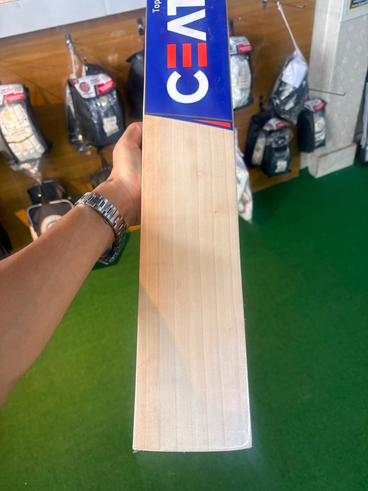 CEAT TOP GUN BAT 