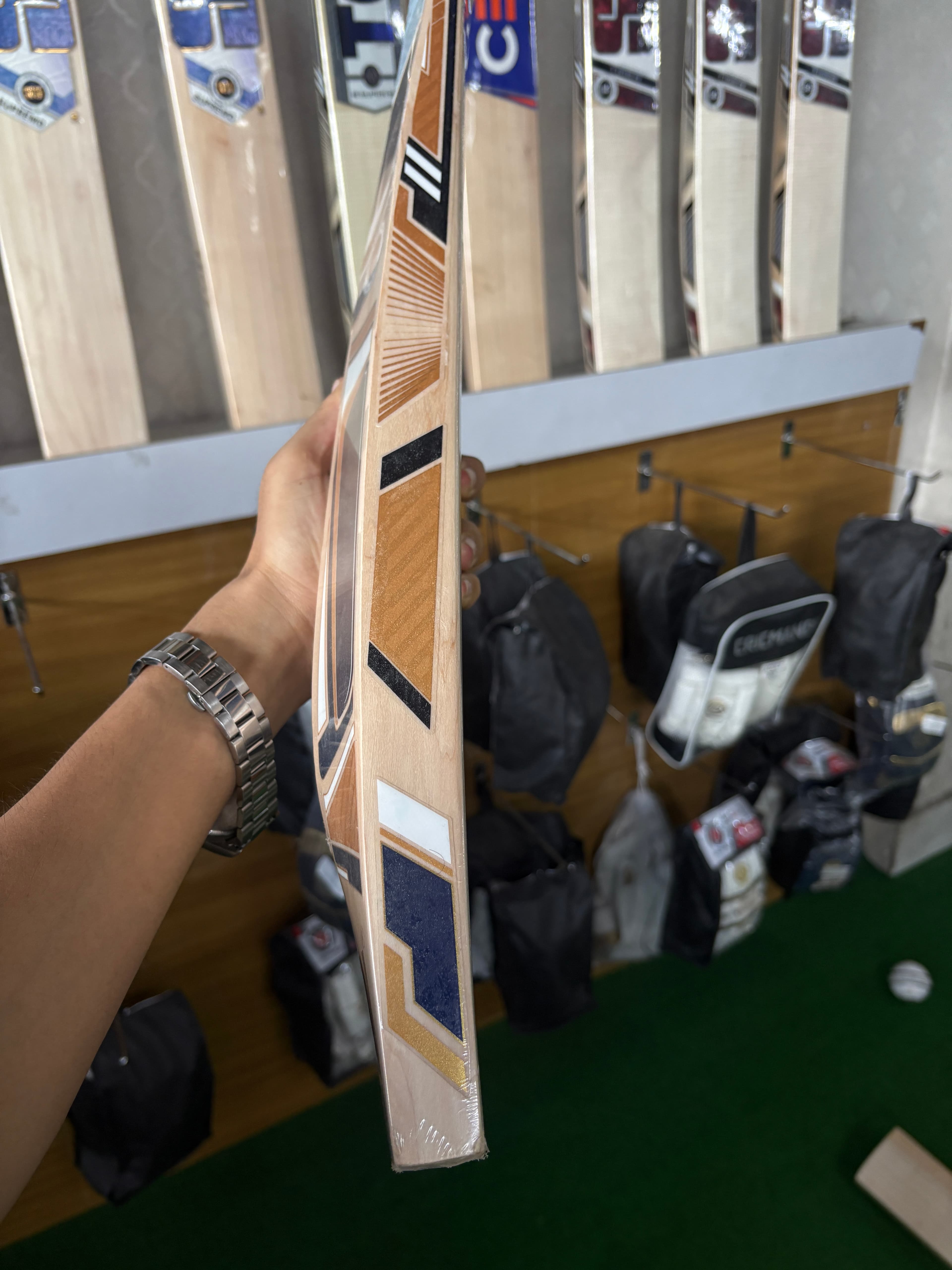 Master 99 EW Cr Bat  view 2